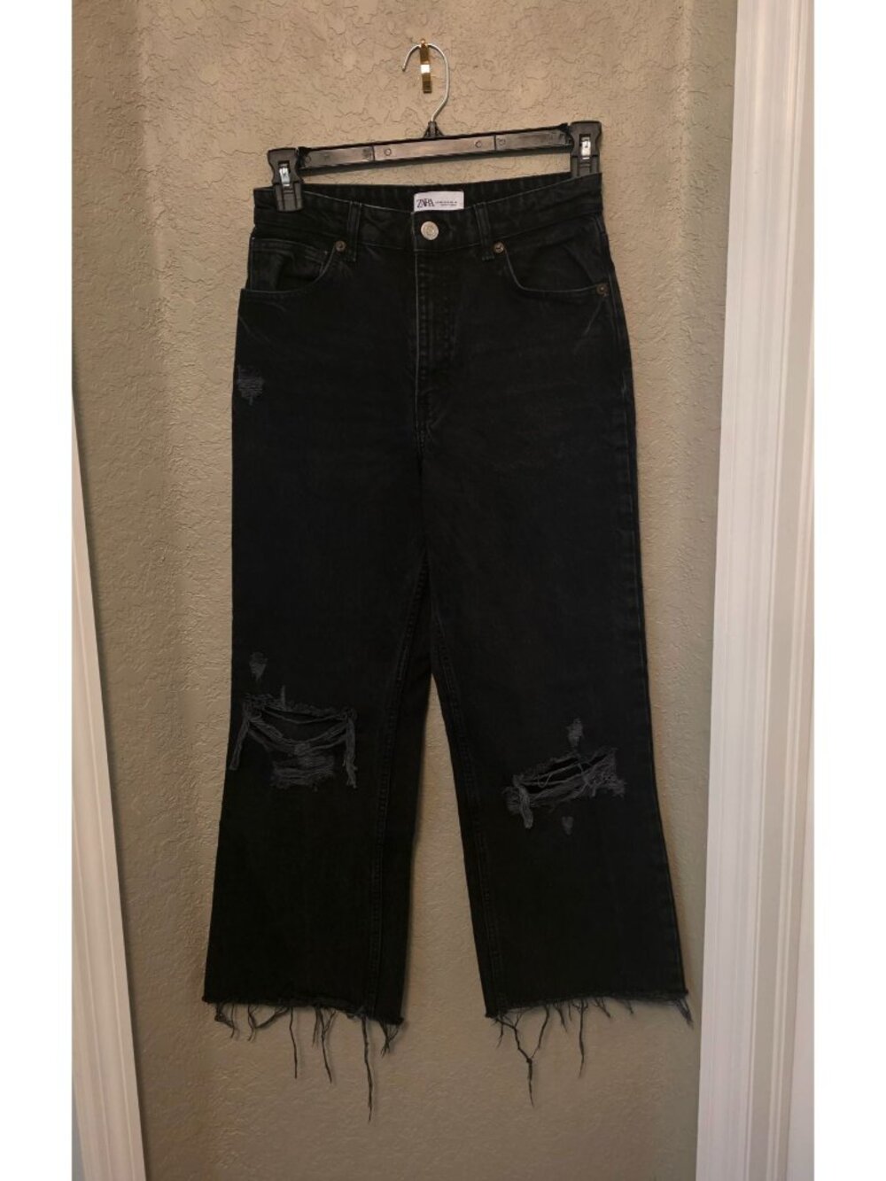 Zara Black High Rise Distressed Frayed Hem Jeans size 8 EUC